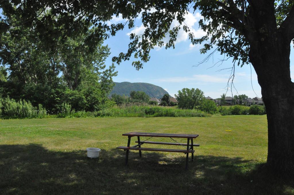 Motel Le Transit Mont-Saint-Hilaire Esterno foto