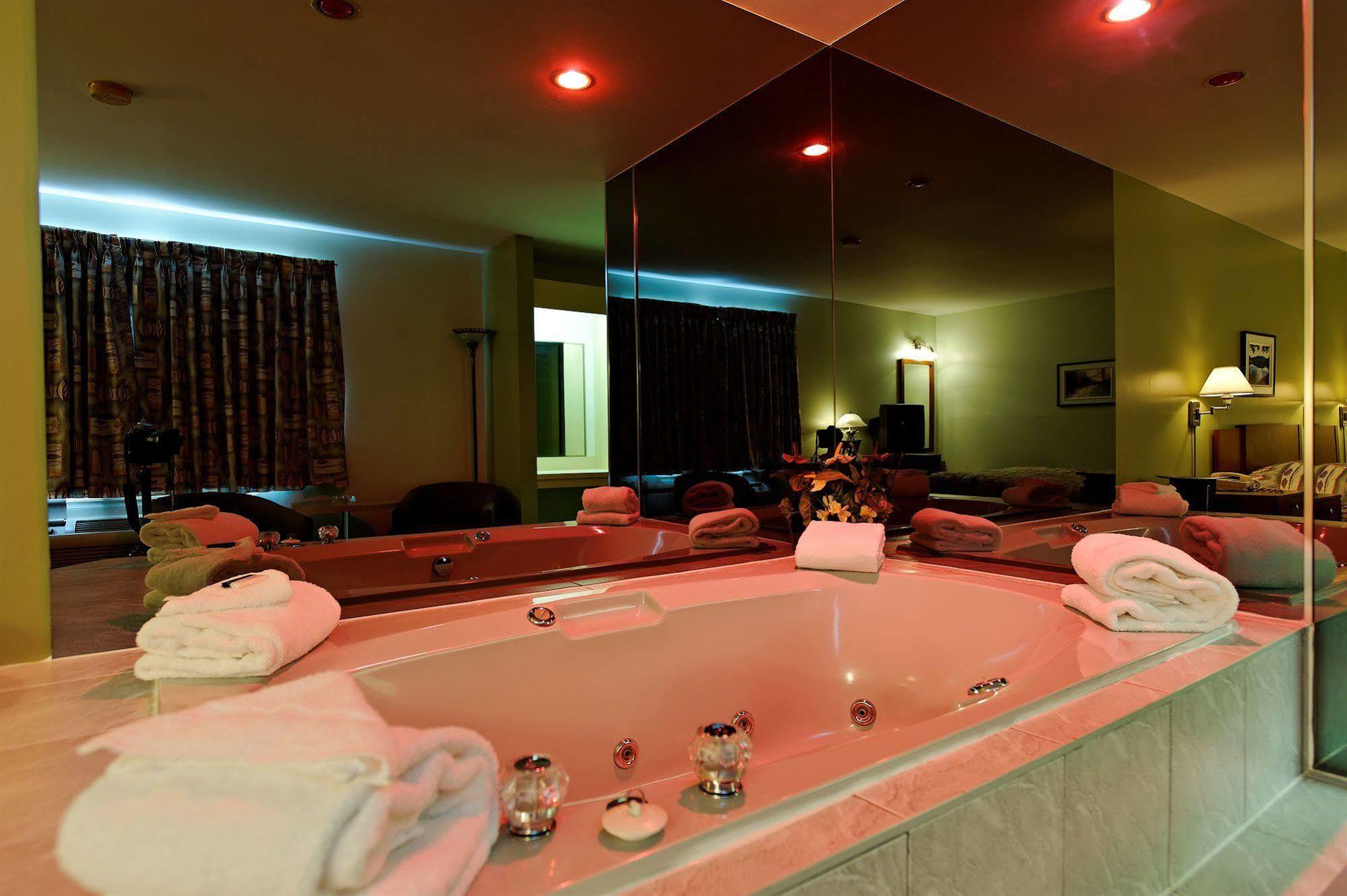 Motel Le Transit Mont-Saint-Hilaire Esterno foto