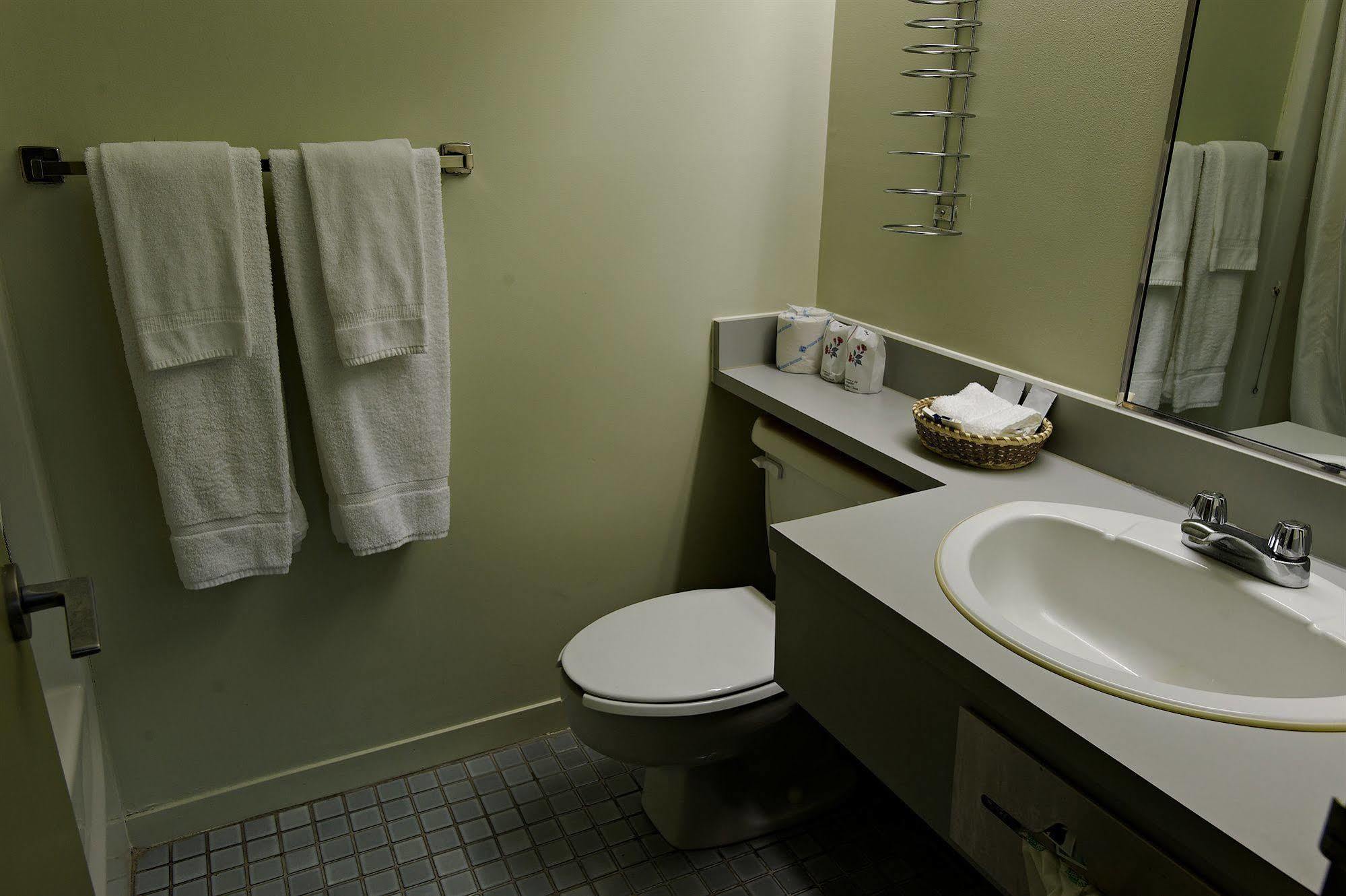 Motel Le Transit Mont-Saint-Hilaire Esterno foto